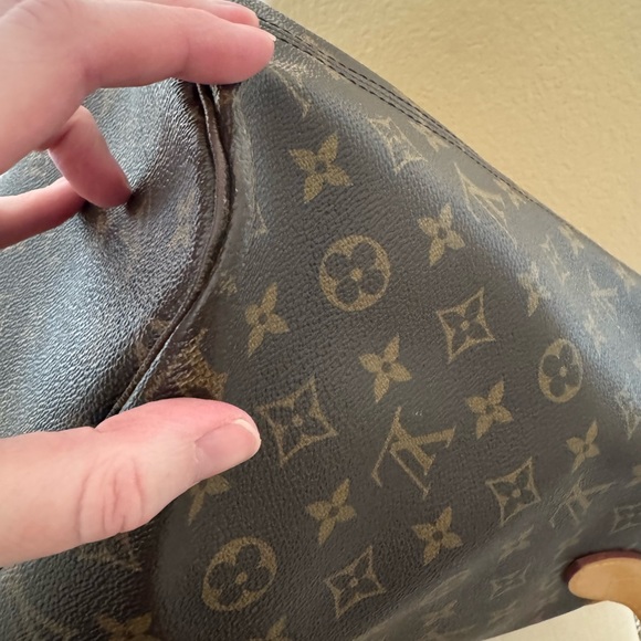 Louis Vuitton Neverfull MM Monogram with Tan Interior - Picture 11 of 16